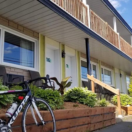 Auberge Happy Logis Lac-Etchemin エクステリア 写真