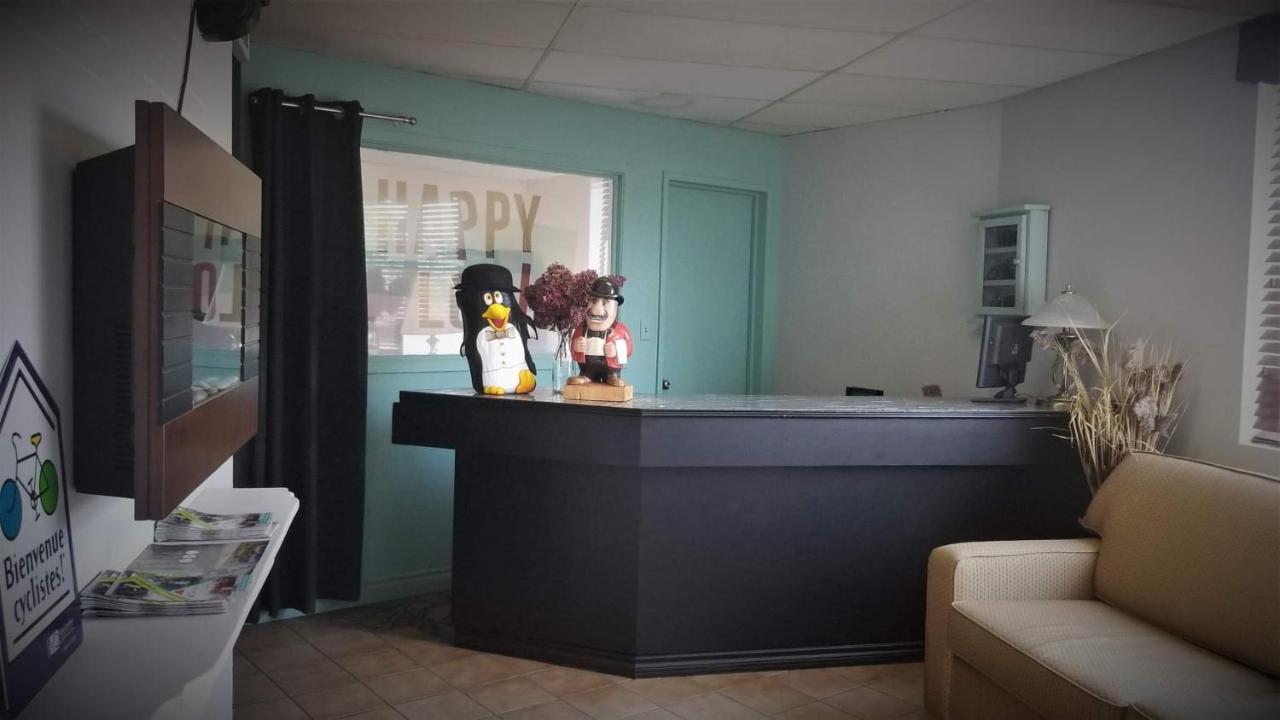 Auberge Happy Logis Lac-Etchemin エクステリア 写真
