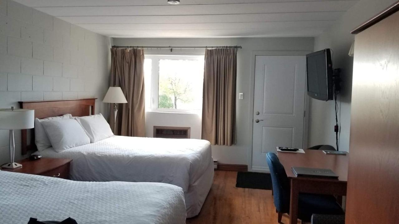 Auberge Happy Logis Lac-Etchemin エクステリア 写真